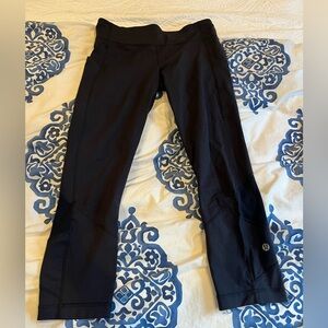 Lululemon size 6 Pace Rival 22” mid rise crop black VGUC